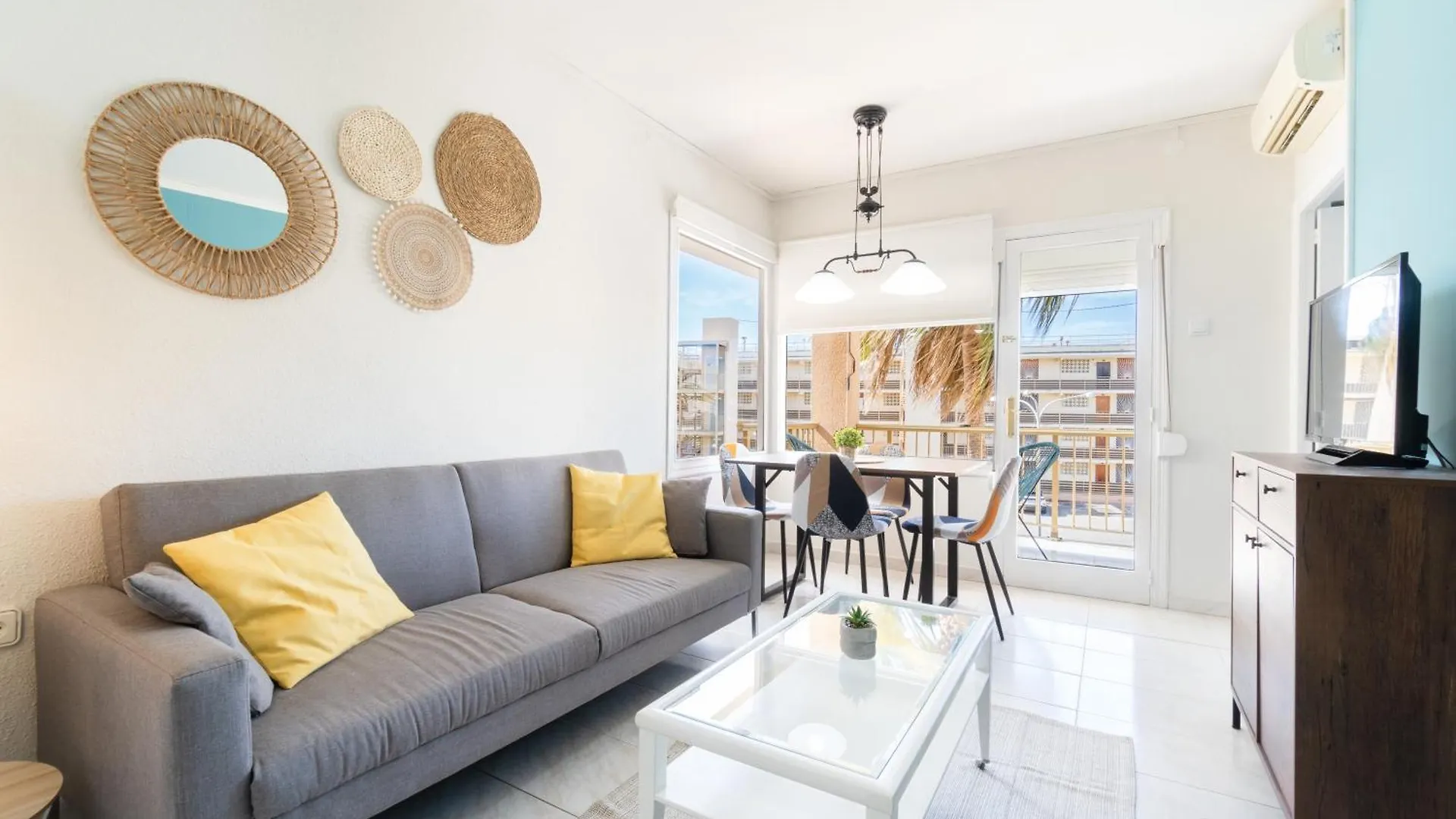 Coastal Paradise & Cozy Home With A 100M From The Beach! Cambrils